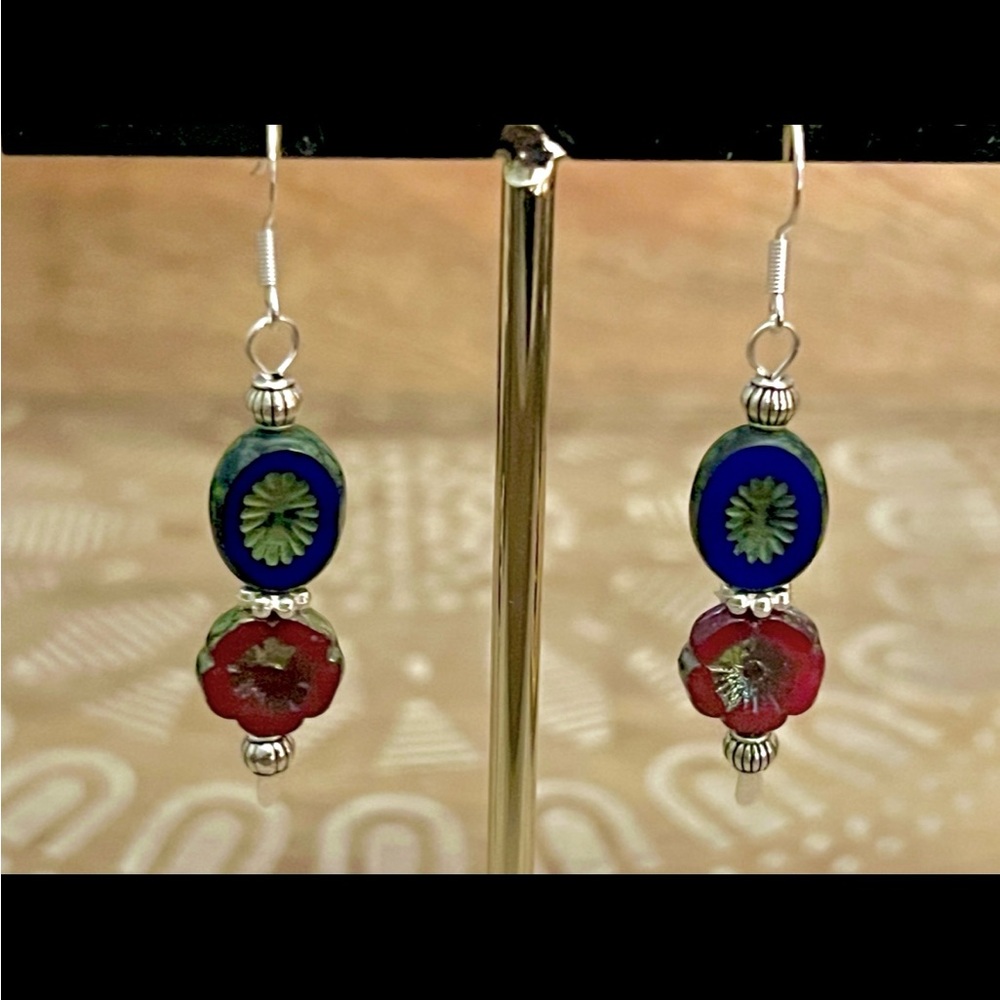 New Gorgeous Blue & Red Flower Czech Glass Earrings With 925 Silver French Hooks - Picture 7 of 9
